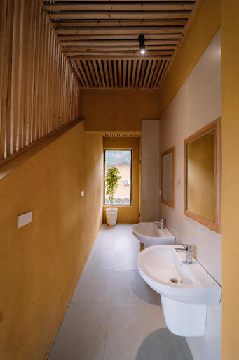 Bathroom 2, Dong Van Golden , Đồng Văn