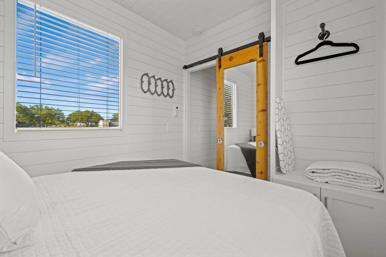 Bedroom 4, New The Texas Longhorn-luxury Container Home, Gillespie