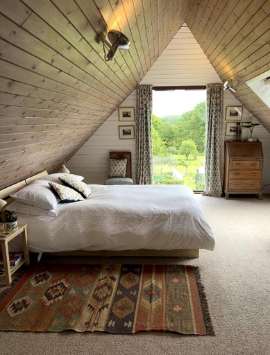 Others 5, Brook Barn, West Sussex