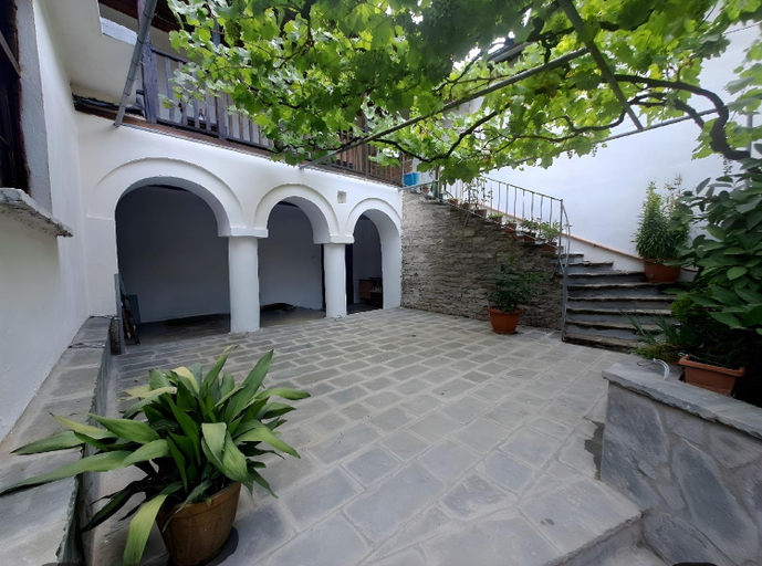 Others 2, The Stone Arch Inn, Gjirokastrës