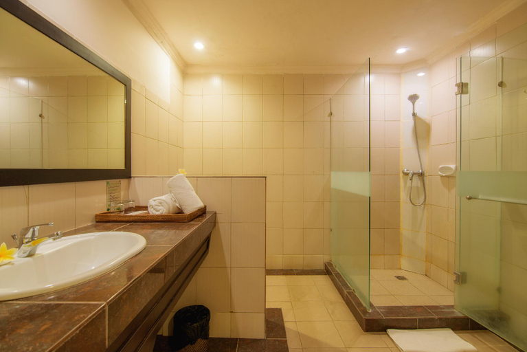 Bathroom 16