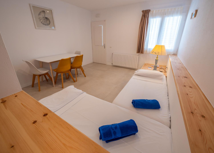 Bedroom 3, Hotel Calina, Girona