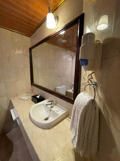 Bathroom 16