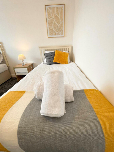 Bedroom 1, City Stay, Suffolk