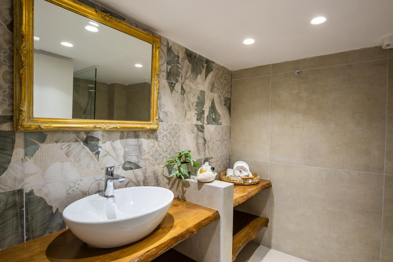 Bathroom 3, Nereus Elegant Apartments Finiki Karpathos, South Aegean