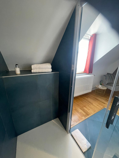 Bathroom 3, Le Clos du Q’hatre, Loiret