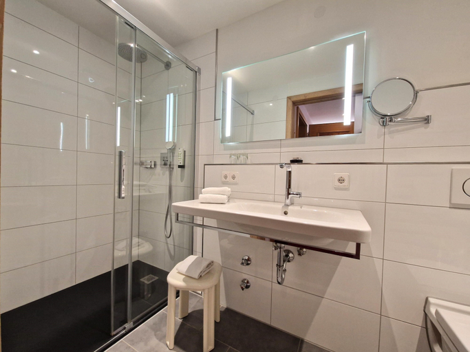 Bathroom 5, Mosers Blume Relax & Genuss Hotel, Ortenaukreis