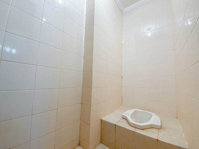 Bathroom 3, The Signature Suite 3Br At Galeri Ciumbuleuit 1 Apartment, Bandung