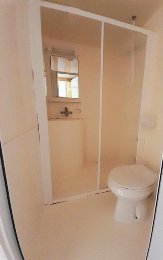 Bathroom 4, Les Auzerals camping du lac, Tarn