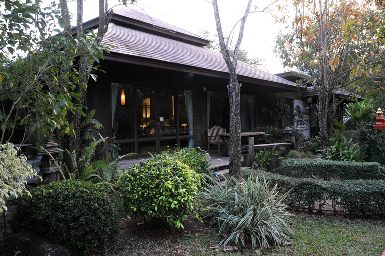 Exterior 15