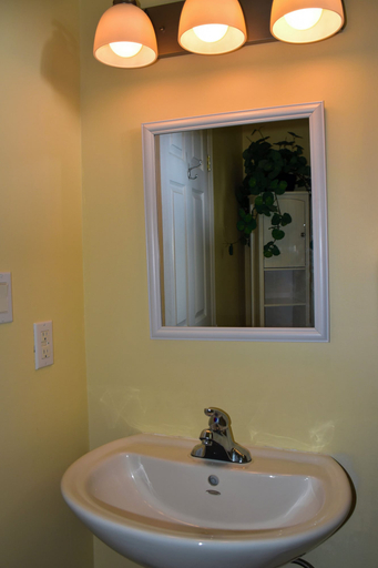 Bathroom 4, Hekate's Retreat, Skeena-Queen Charlotte