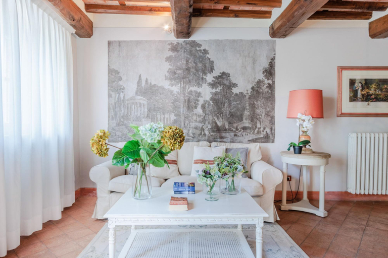 Room 5, Elisa Farmhouse Apartment in Wine Resort, Lucca