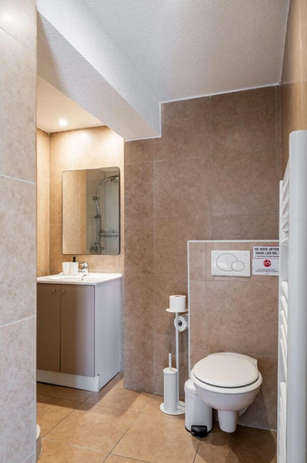 Bathroom 4, Résidence Château d'Acotz, Pyrénées-Atlantiques