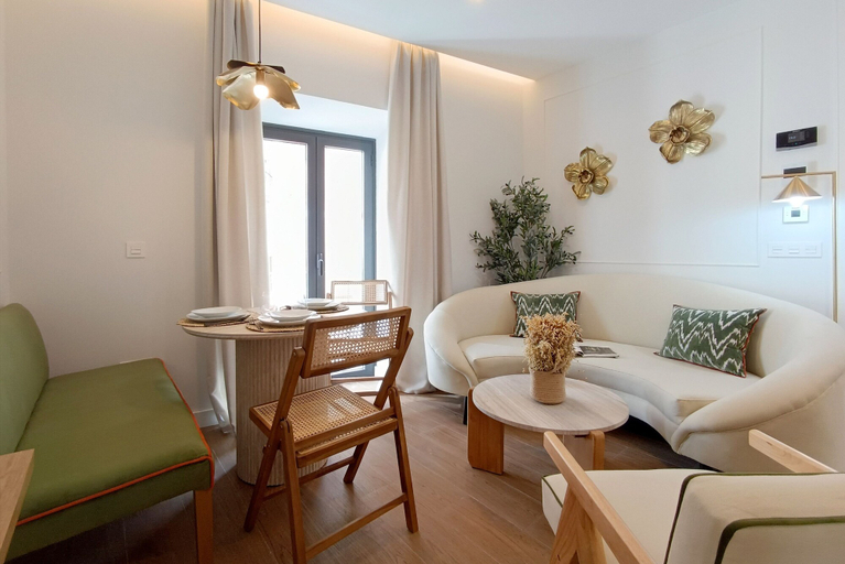 Others 4, Genteel Home Gamazo, Sevilla