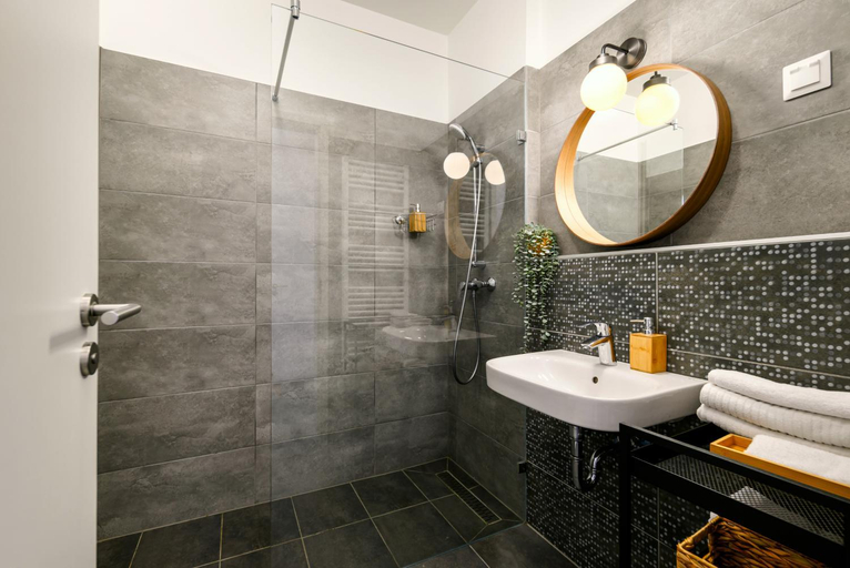 Bathroom 3, Marone Residence Apartments, Budapesti