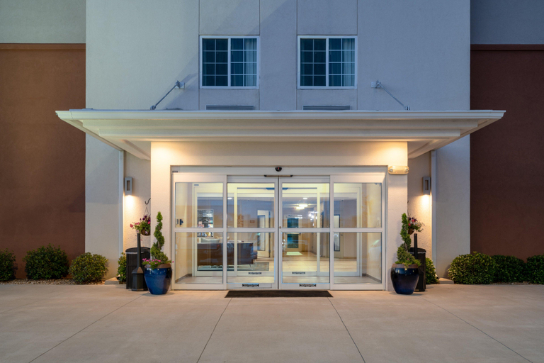 Exterior & Views