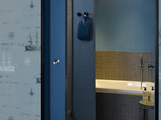 Bathroom 19