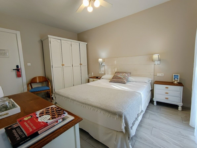 Bedroom 2, Hotel Rodeiramar, Pontevedra