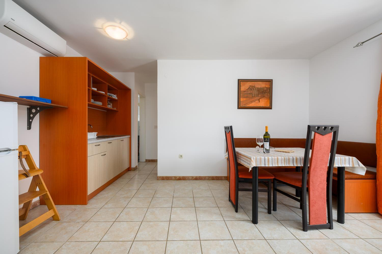 Others 2, Ven Apartmani, Vrsar