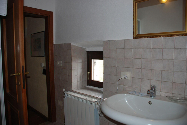 Bathroom 5, Rocca Calascio - Albergo Diffuso, L'Aquila