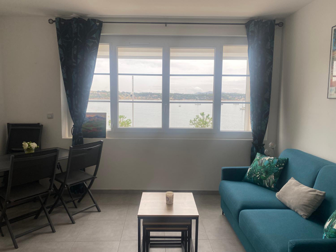Bedroom, Splendide Studio Miramar vue mer avec terrasse, Var