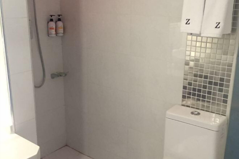 Bathroom 3, Sushi Select Hotel (Caoyang Road Subway Station), Shanghai