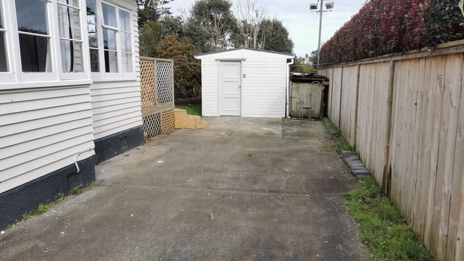 Exterior & Views 2, 1 Double and 1 sofa bed  Garden Chalet B, Waitakere