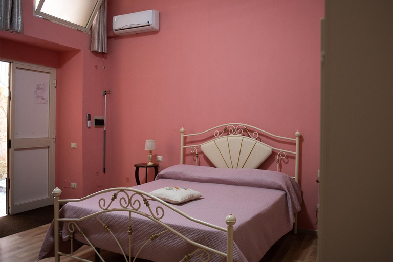 Others 4, Mandevilla Home, Caserta