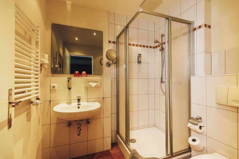 Bathroom 4, Seehotel Heidehof, Mecklenburgische Seenplatte