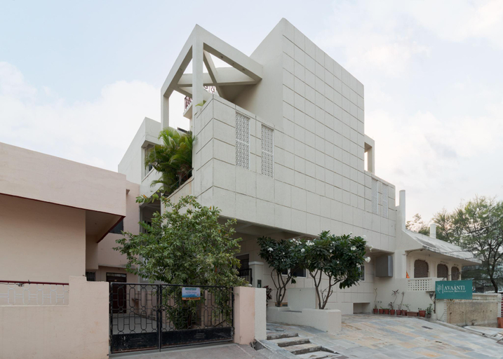 Exterior & Views