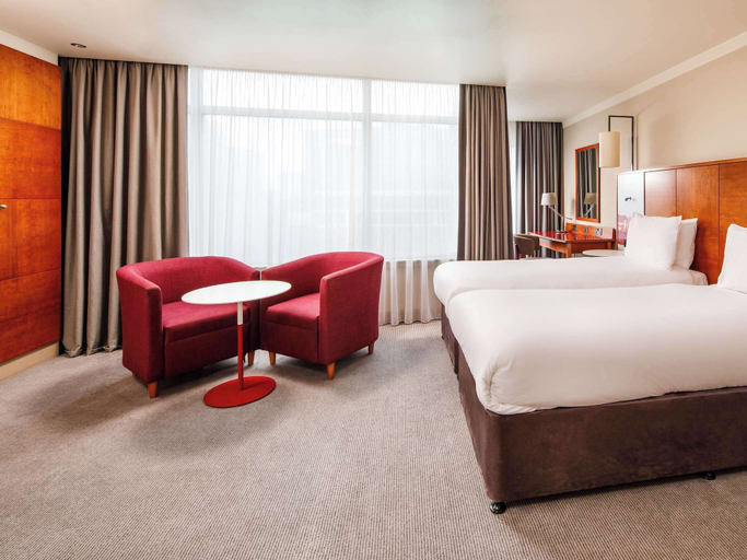 Bedroom 4, Mercure Cardiff Holland House Hotel & Spa, Cardiff