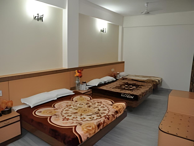 Bedroom 2, Hotel Vishal, Reasi