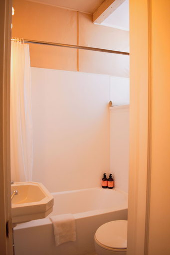Bathroom 3, Hotel Terrasse Dufferin, Communauté-Urbaine-de-Québec