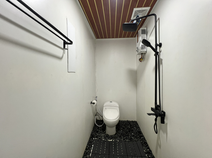 Bathroom 5, Nira Meraki by Semesta Management, Sleman