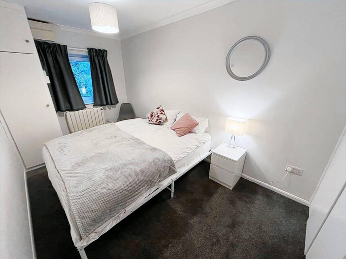 Room 2, Seaside Haven Retreat - 2 Bedroom Apartment, Lincolnshire