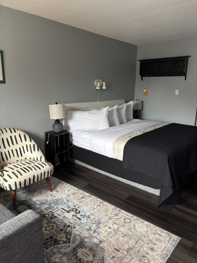 Bedroom 5, The Nisswa Motel, Crow Wing