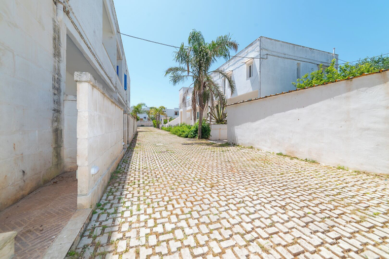 Exterior & Views 2, Residence degli Oleandri, Brindisi