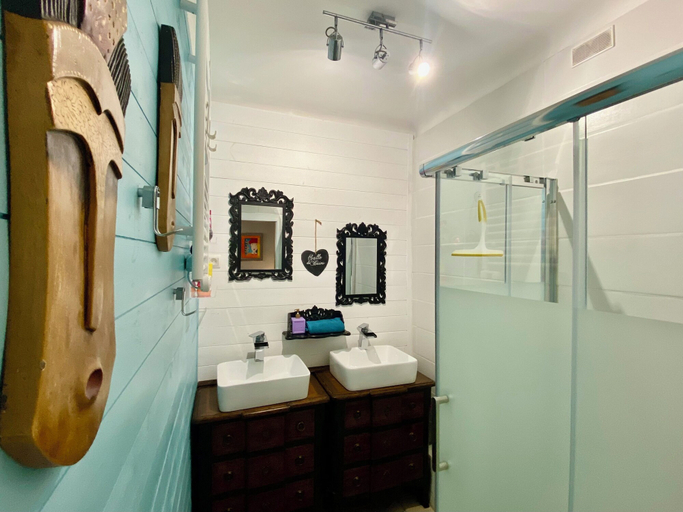 Bathroom 5, Le Cocon Bohème - Espace bien être avec Spa - Piscine chauffée, Dordogne