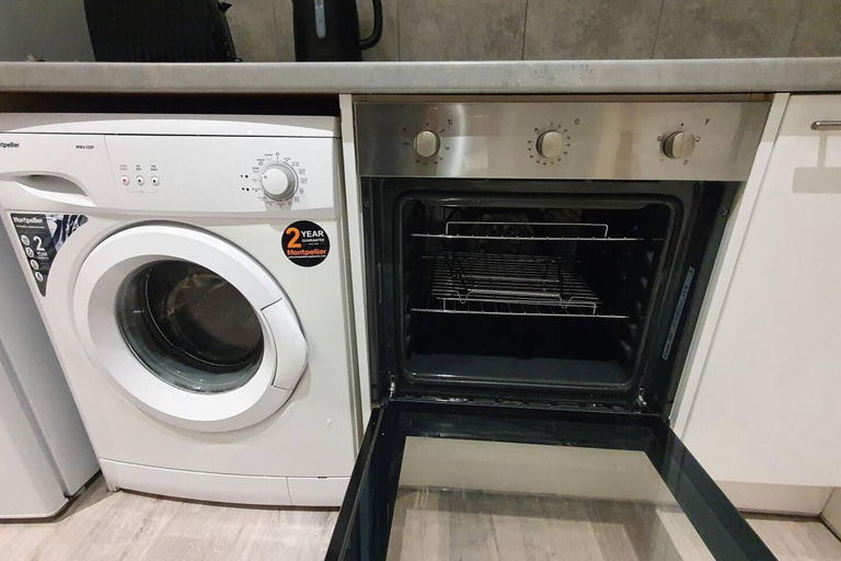 Others 5, Studio Flat in Lovely Alexandra Palace, London, London