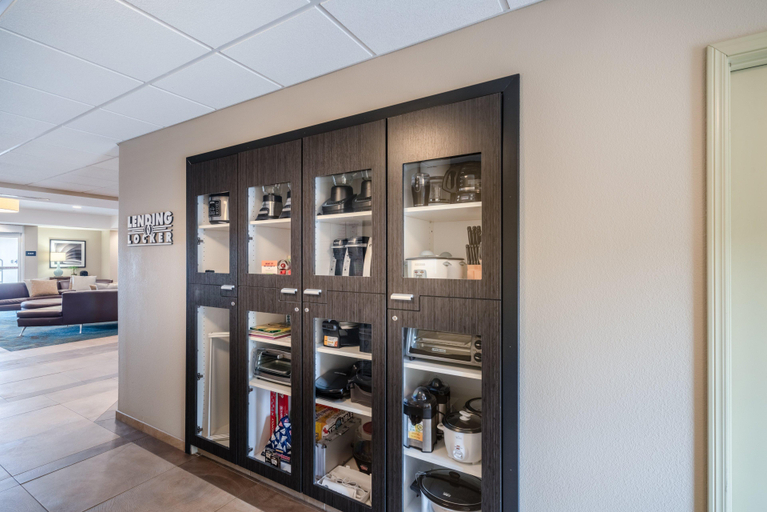 Food & Drinks 5, Candlewood Suites AUBURN, Lee