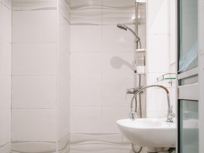 Bathroom 16