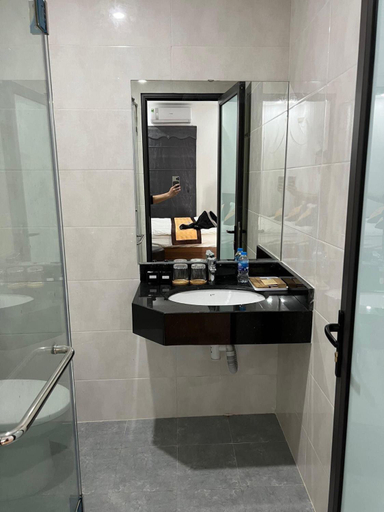 Bathroom 5, PRAHA HALONG Hotel, Hạ Long