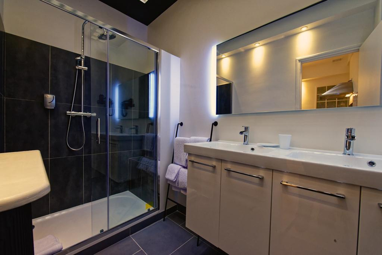 Bathroom 4, Hotel de la Gaite, Paris