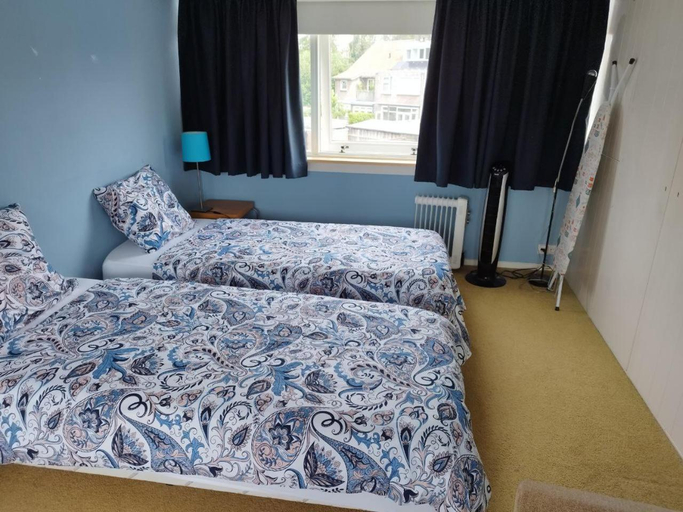 Bedroom 2, Tranquil Retreat - Guest House -Private equipment - Shared bathroom - Steep stairs, Arnhem