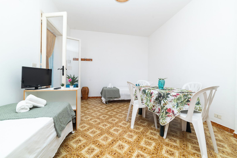 Others 5, Residence degli Oleandri, Brindisi