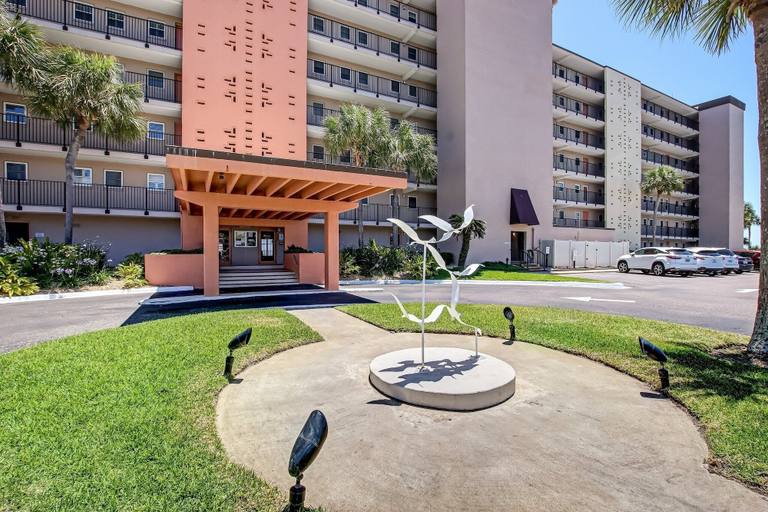 Others 3, Amelia South B7 by RedAwning, Nassau