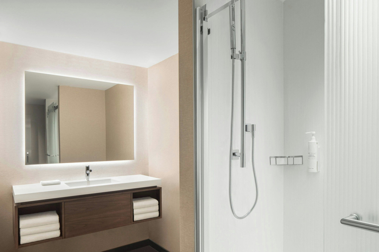 Bathroom 4, AC Hotel by Marriott Old Montreal, Montréal