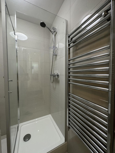 Bathroom 3, Maple Street Apartments, London