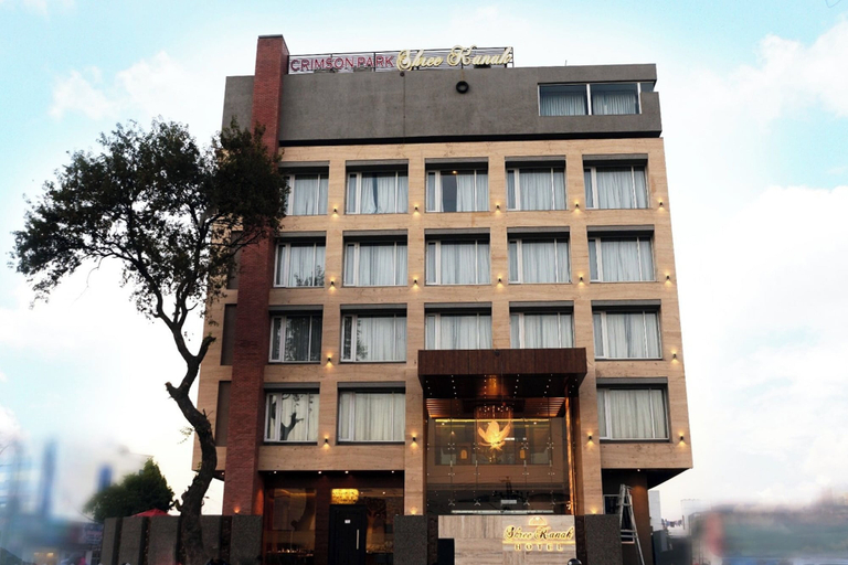 Exterior & Views