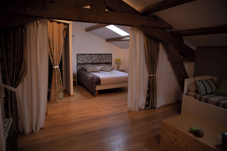Bedroom 5, Le Chat Blanc, Aveyron